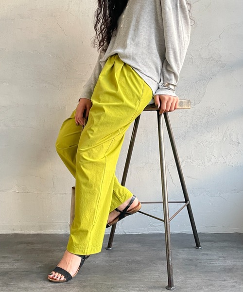 JEANS FACTORY Clothes（ジーンズファクトリークローズ）の「【WEB先行予約】[Jeans Factory Clothes/ジーンズファクトリークローズ] 7DAYS  ナイロンイージーカラーパンツ（その他パンツ・レディース・グレー/ブラック/オレンジ/ピンク/ライム/ブラウン/ターコイズブルー・F）」の4枚目の写真