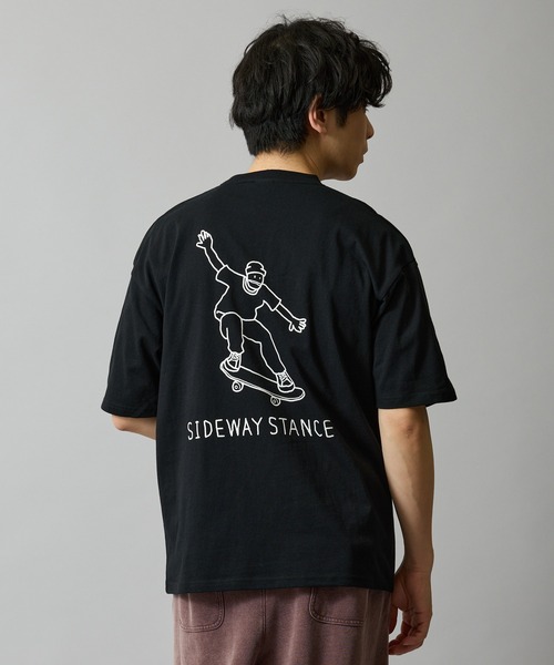 En serio TOKYO(エンソリオトーキョー)の「【SIDEWAYSTANCE】イラストスケーター半袖Tシャツ 70707(Tシャツ/カットソー・メンズ・カーキ/ブラック/ホワイト・MEDIUM/LARGE/X-LARGE/SMALL)」の1枚目の写真