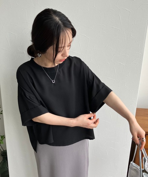 zena(ジェナ)の「ジョーゼットショートワイドTeeブラウス(シャツ/ブラウス・レディース・ブラック/テラコッタ/オフホワイト/グレイッシュベージュ・FREE)」の9枚目の写真