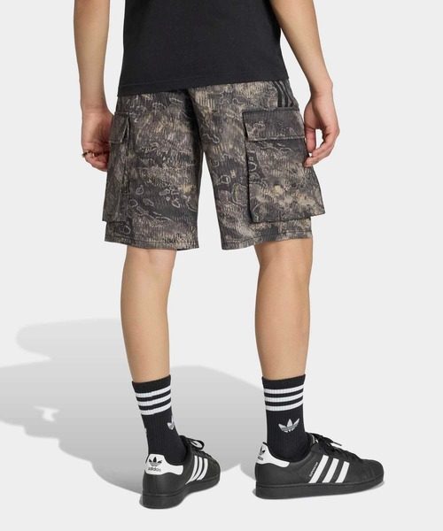 adidas(アディダス)の「ADILENIUM シーズン 5 AOP カーゴショーツ / ハーフパンツ / アディダスオリジナルス adidas Originals(カーゴパンツ・メンズ・グレー・38inch/36inch/35inch/34inch/33inch/32inch/30inch/28inch/27inch/26inch/25inch/24inch)」の2枚目の写真