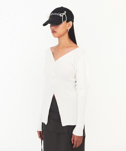 DIAGONAL（ダイアゴナル）の「V NECK SILHOUETTE CARDIGAN (ivory)（ニット/セーター・レディース・その他・FREE）」の2枚目の写真