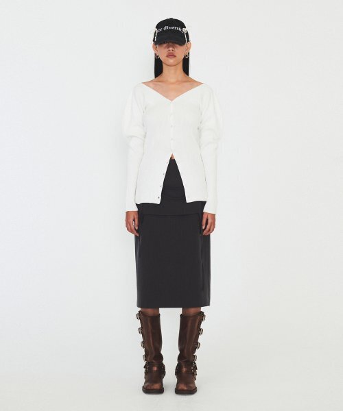 DIAGONAL（ダイアゴナル）の「V NECK SILHOUETTE CARDIGAN (ivory)（ニット/セーター・レディース・その他・FREE）」の4枚目の写真