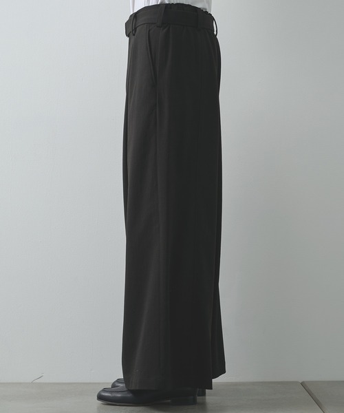 UJOH(ウジョー)の「【UJOH HOMME/ウジョー】別注 Belted Wide Flare Pants(スラックス・メンズ・ブラウン/ブラック/チャコールグレー・4/5)」の13枚目の写真