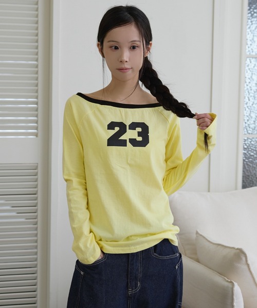 UNE MANSION(ユヌマンション)の「【オフショルダー/ワンショルダー2WAY着用可能】バイカラーナンバリング長袖Tシャツカットソー(Tシャツ/カットソー・レディース・ネイビー/ホワイト/イエロー・FREE)」の3枚目の写真