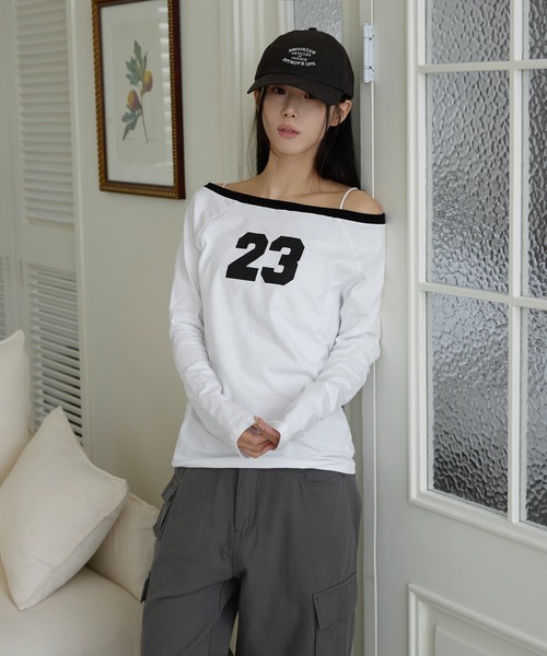 UNE MANSION(ユヌマンション)の「【オフショルダー/ワンショルダー2WAY着用可能】バイカラーナンバリング長袖Tシャツカットソー(Tシャツ/カットソー・レディース・ネイビー/ホワイト/イエロー・FREE)」の10枚目の写真