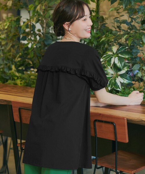Tiaclasse(ティアクラッセ)の「【おのののかさん着用】「サマケア」バックヨークフリルチュニック(Tシャツ/カットソー・レディース・オフホワイト/ブラック/グレイッシュベージュ/ピンク・XL/XXL)」の2枚目の写真