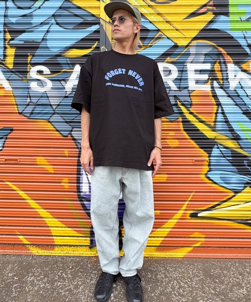 FORGET NEVER(フォーゲットネバー)の「【ムラサキスポーツ限定】FORGET NEVER/フォーゲットネバー コラボレーション 半袖 Tシャツ グラフィックTシャツ 263OO1ST943FN(Tシャツ/カットソー・メンズ・ブラック/ホワイト・L/XL/M)」の10枚目の写真