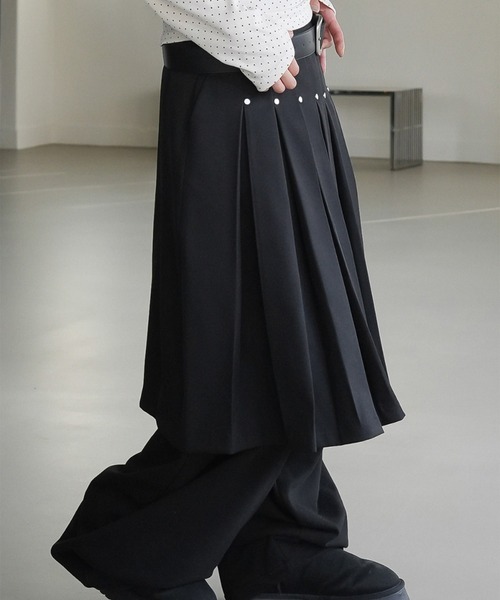LYEON(リヨン)の「スタッズプリーツミディスカート(スカート・レディース・ブラック/ブラウン・FREE)」の12枚目の写真