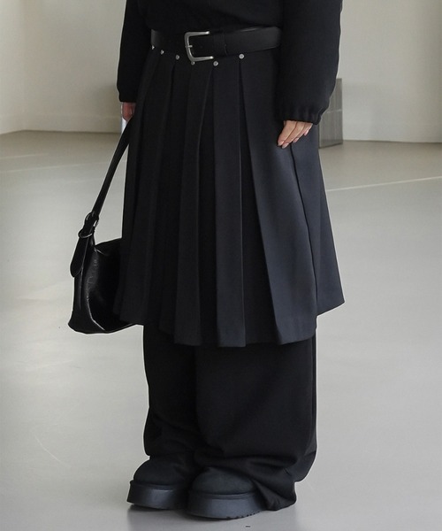 LYEON(リヨン)の「スタッズプリーツミディスカート(スカート・レディース・ブラック/ブラウン・FREE)」の13枚目の写真