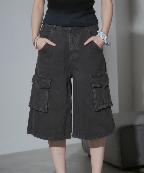 ENVYM(アンビー)の「ウォッシュドカーゴハーフパンツ(カーゴパンツ・レディース・ブラック/ホワイト・SMALL/MEDIUM)」の18枚目の写真