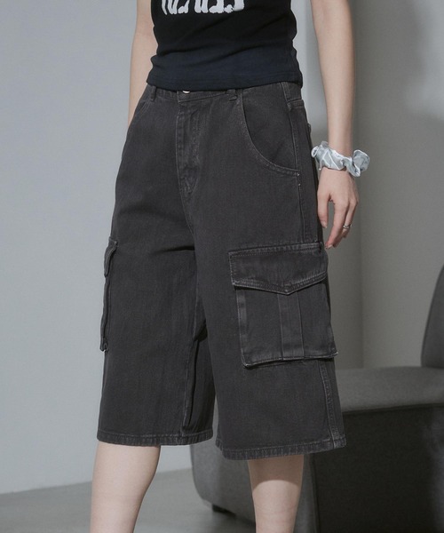 ENVYM(アンビー)の「ウォッシュドカーゴハーフパンツ(カーゴパンツ・レディース・ブラック/ホワイト・SMALL/MEDIUM)」の17枚目の写真