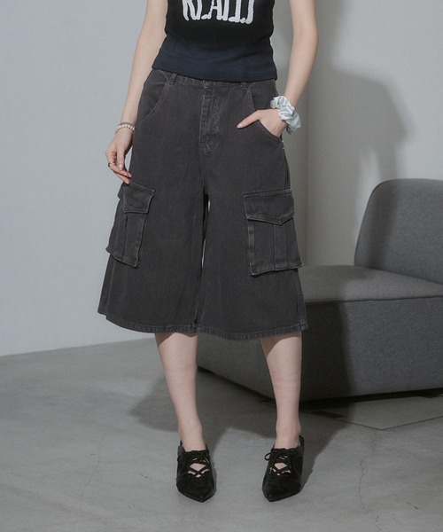ENVYM(アンビー)の「ウォッシュドカーゴハーフパンツ(カーゴパンツ・レディース・ブラック/ホワイト・SMALL/MEDIUM)」の13枚目の写真