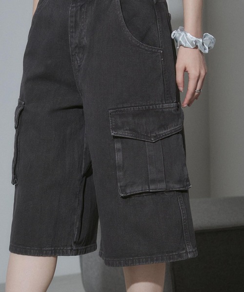 ENVYM(アンビー)の「ウォッシュドカーゴハーフパンツ(カーゴパンツ・レディース・ブラック/ホワイト・SMALL/MEDIUM)」の19枚目の写真