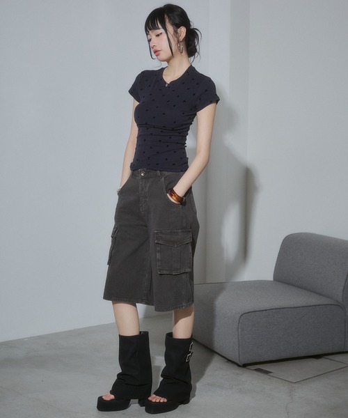 ENVYM(アンビー)の「ウォッシュドカーゴハーフパンツ(カーゴパンツ・レディース・ブラック/ホワイト・SMALL/MEDIUM)」の22枚目の写真