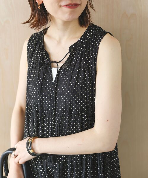 le.coeur blanc(ルクールブラン)の「Fanaka別注ドット柄ノースリワンピ(ワンピース・レディース・ブラック系その他・38)」の6枚目の写真