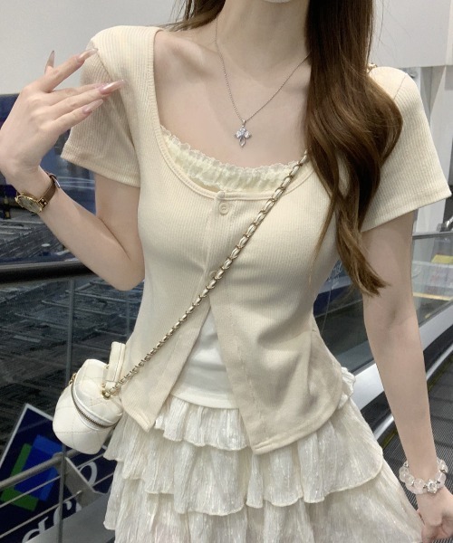 AMAJI(アマジ)の「スクエアネック レース 切替 フェイクレイヤード 半袖Tシャツ(シャツ/ブラウス・レディース・ベージュ/ホワイト・SMALL/MEDIUM/LARGE/X-LARGE)」の5枚目の写真