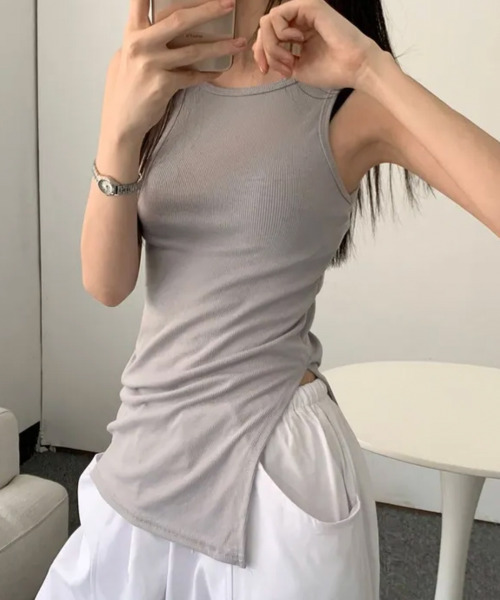 VIVID LADY（ビビッドレディー）の「サイドスリット タンクトップ（タンクトップ・レディース・ブラック/アイボリー/チャコールグレー/グレー・FREE）」の10枚目の写真