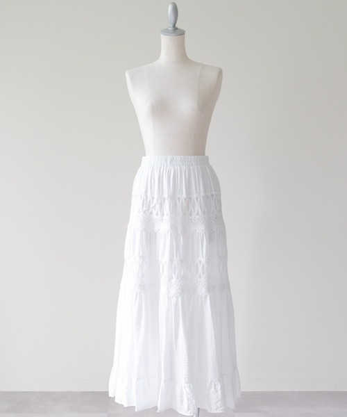 DOLLUPOOPS(ドールアップウップス)の「Lace Panel Tiered Long Skirt(レース切替ティアードロングスカート)(スカート・レディース・オフホワイト/ブラック・FREE)」の5枚目の写真