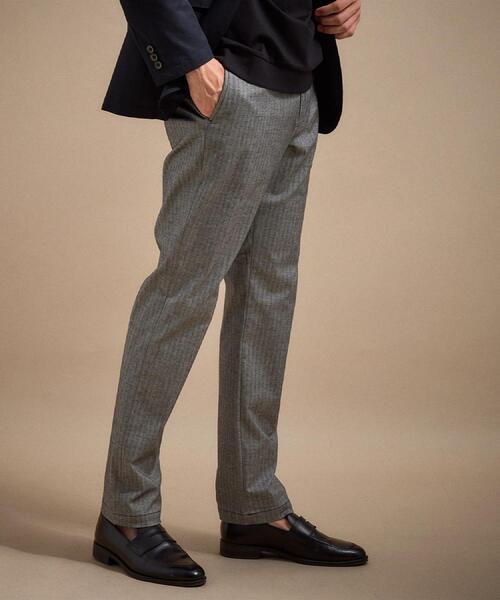 TAKEO KIKUCHI(タケオキクチ)の「【銘品】播州織り ヘリンボン ストレートパンツ(スラックス・メンズ・ネイビー/チャコールグレー/ブルー/ベージュ/グレー・03/01/04/00/06/05/02)」の1枚目の写真