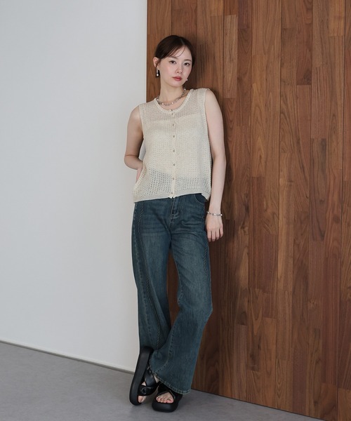 J by blue(ジェイバイブルー)の「ゴールドボタンニットベスト(ニット/セーター・レディース・ベージュ/オフホワイト/グレー・MEDIUM)」の19枚目の写真