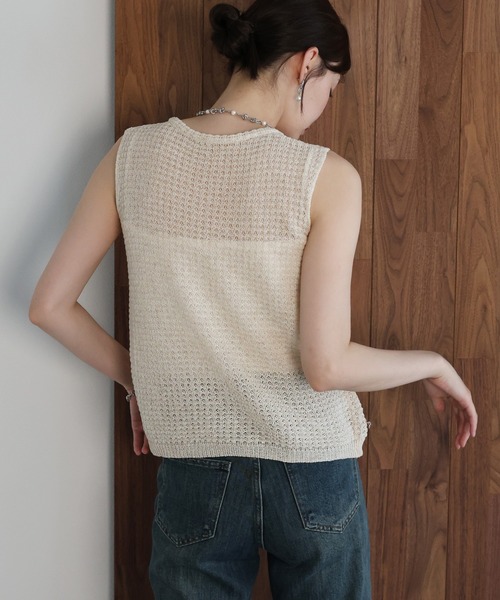 J by blue(ジェイバイブルー)の「ゴールドボタンニットベスト(ニット/セーター・レディース・ベージュ/オフホワイト/グレー・MEDIUM)」の20枚目の写真