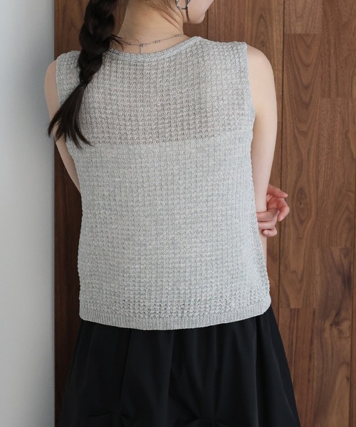 J by blue(ジェイバイブルー)の「ゴールドボタンニットベスト(ニット/セーター・レディース・ベージュ/オフホワイト/グレー・MEDIUM)」の13枚目の写真