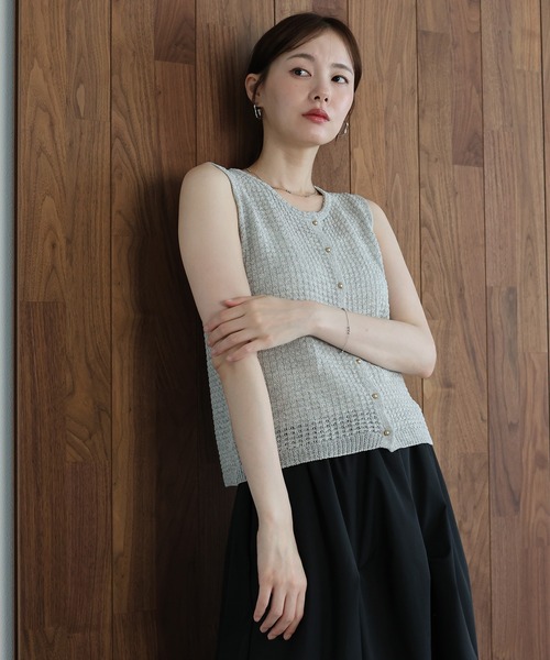 J by blue(ジェイバイブルー)の「ゴールドボタンニットベスト(ニット/セーター・レディース・ベージュ/オフホワイト/グレー・MEDIUM)」の15枚目の写真