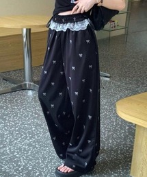 ゆるっと楽ちん、フェミニンなリボン柄パンツ