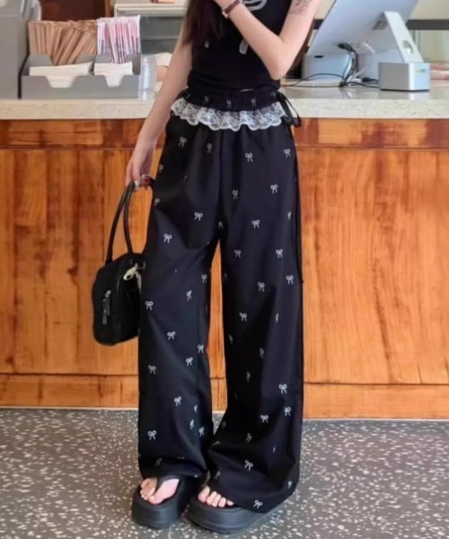maison de LATIR(メゾンドラティール)の「ゆるっと楽ちん、フェミニンなリボン柄パンツ(その他パンツ・レディース・ホワイト/ブラック・FREE)」の3枚目の写真