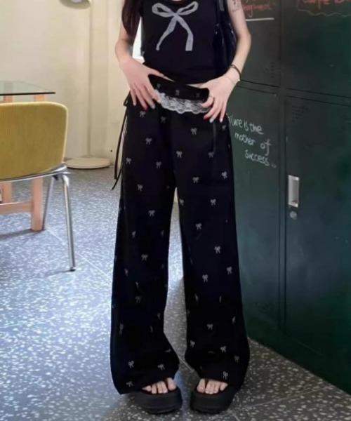 maison de LATIR(メゾンドラティール)の「ゆるっと楽ちん、フェミニンなリボン柄パンツ(その他パンツ・レディース・ホワイト/ブラック・FREE)」の4枚目の写真
