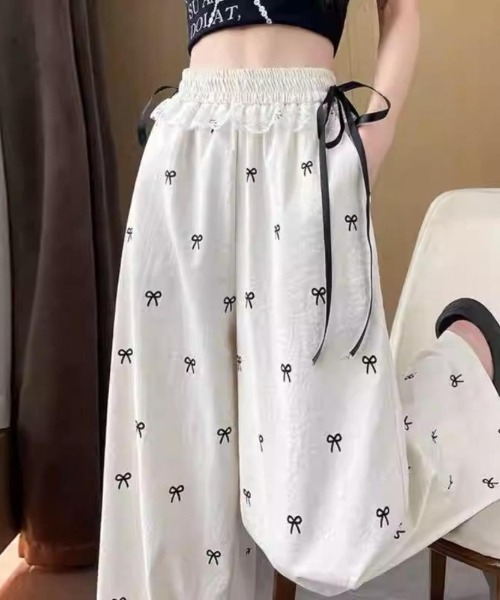 maison de LATIR(メゾンドラティール)の「ゆるっと楽ちん、フェミニンなリボン柄パンツ(その他パンツ・レディース・ホワイト/ブラック・FREE)」の7枚目の写真
