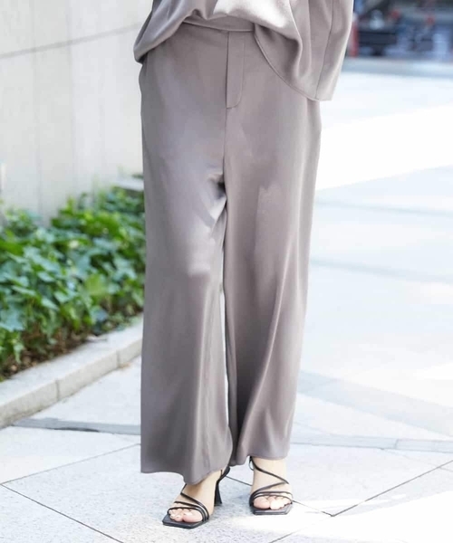 MICHEL KLEIN（ミッシェル・クラン）の「[セットアップ対応]サテンワイドパンツ（その他パンツ・レディース・ネイビー/モカ・40/38）」の3枚目の写真