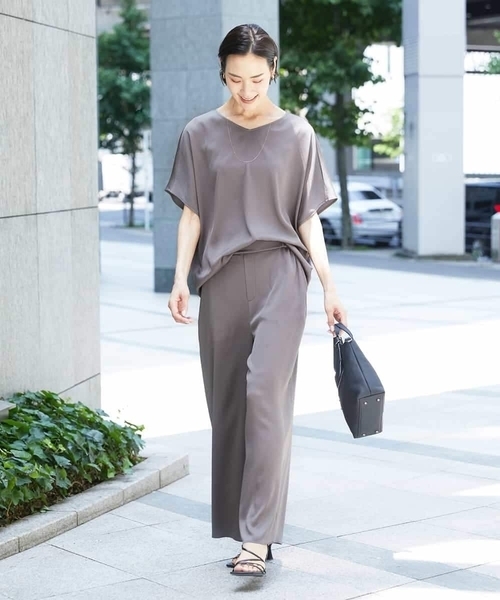 MICHEL KLEIN（ミッシェル・クラン）の「[セットアップ対応]サテンワイドパンツ（その他パンツ・レディース・ネイビー/モカ・40/38）」の4枚目の写真