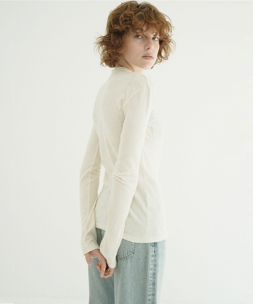 CLANE（クラネ）の「BUTTON DETAIL CUT TOPS（Tシャツ/カットソー・レディース・アイボリー/ネイビー・2/1）」の4枚目の写真