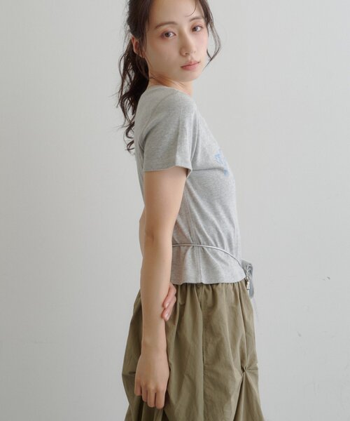 Kastane（カスタネ）の「【7.18(土)12:00発売/S.Mサイズ展開】ピクセルロゴTEE（Tシャツ/カットソー・レディース・ホワイト/ブラウン/イエロー/グレー・MEDIUM/SMALL）」の7枚目の写真