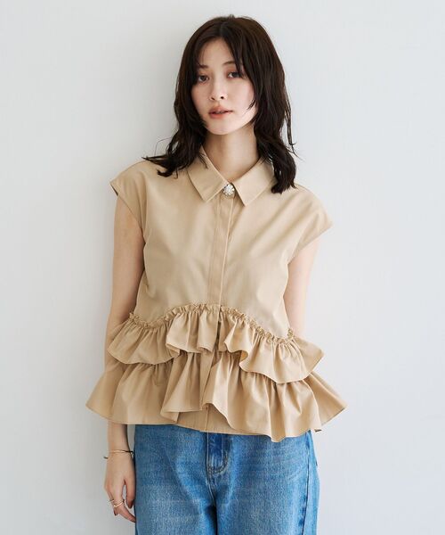 YECCA VECCA(イェッカヴェッカ)の「ビジュー釦ラッフルブラウス(シャツ/ブラウス・レディース・ブラック/テラコッタ/ベージュ・FREE)」の3枚目の写真