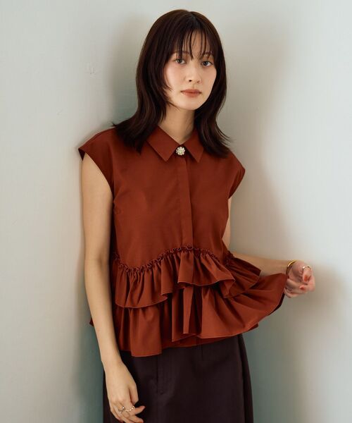 YECCA VECCA(イェッカヴェッカ)の「ビジュー釦ラッフルブラウス(シャツ/ブラウス・レディース・ブラック/テラコッタ/ベージュ・FREE)」の6枚目の写真