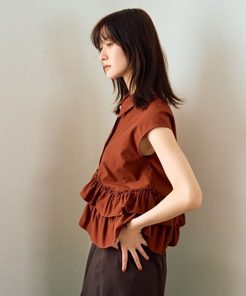 YECCA VECCA(イェッカヴェッカ)の「ビジュー釦ラッフルブラウス(シャツ/ブラウス・レディース・ブラック/テラコッタ/ベージュ・FREE)」の7枚目の写真