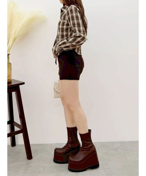 EVRIS(エヴリス)の「フェイクレザープラットフォームブーツ(ブーツ・レディース・ブラック/ブラウン・LARGE/MEDIUM/SMALL)」の21枚目の写真