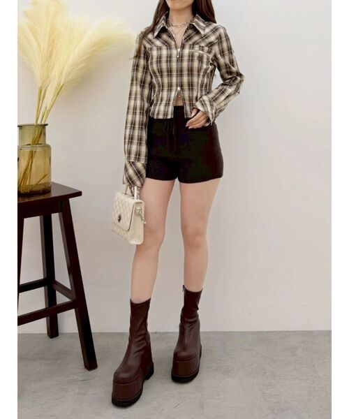 EVRIS(エヴリス)の「フェイクレザープラットフォームブーツ(ブーツ・レディース・ブラック/ブラウン・LARGE/MEDIUM/SMALL)」の22枚目の写真