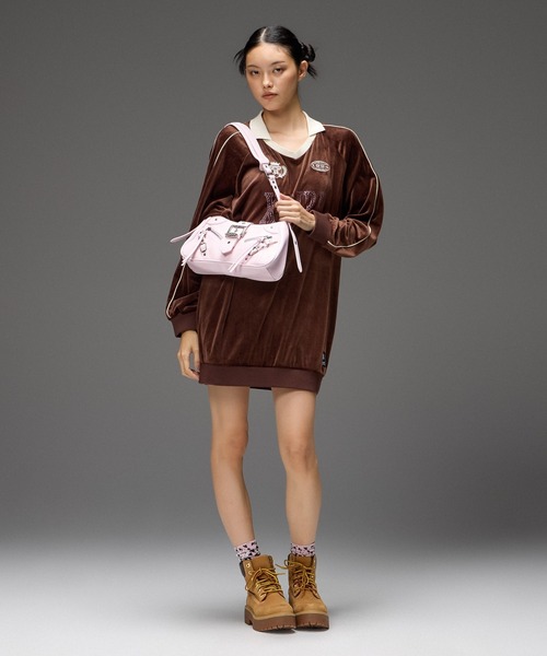 X-girl(エックスガール)の「RHINESTONE LOGO VELOUR GAME SHIRT DRESS(ワンピース・レディース・ブラック/ブラウン/グレー・S/M)」の6枚目の写真