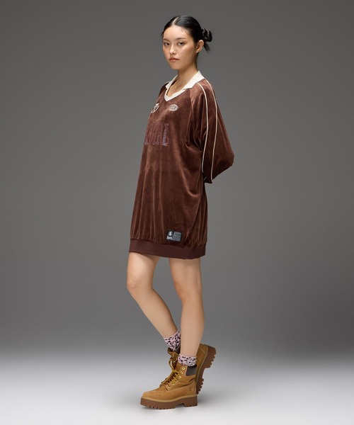 X-girl(エックスガール)の「RHINESTONE LOGO VELOUR GAME SHIRT DRESS(ワンピース・レディース・ブラック/ブラウン/グレー・S/M)」の7枚目の写真