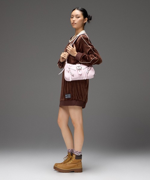 X-girl(エックスガール)の「RHINESTONE LOGO VELOUR GAME SHIRT DRESS(ワンピース・レディース・ブラック/ブラウン/グレー・S/M)」の8枚目の写真