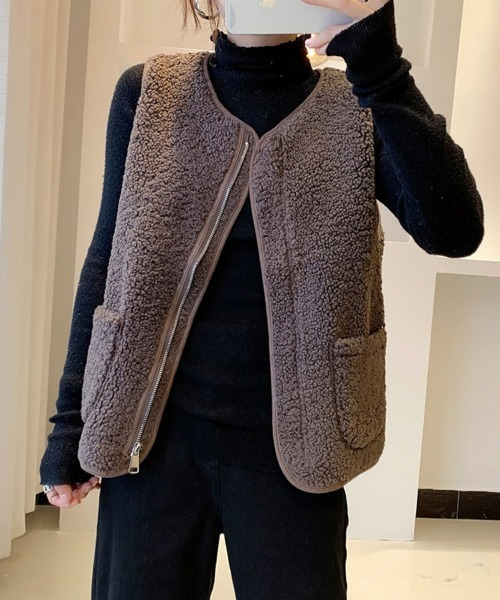 SEU(エスイーユー)の「もこもこ感が愛らしい♪ ノーカラーボアベスト もこもこ オフィスカジュアル きれいめカジュアル レディース重ね着韓国風(ベスト・レディース・ベージュ/アイボリー/ブラウン・フリー)」の18枚目の写真