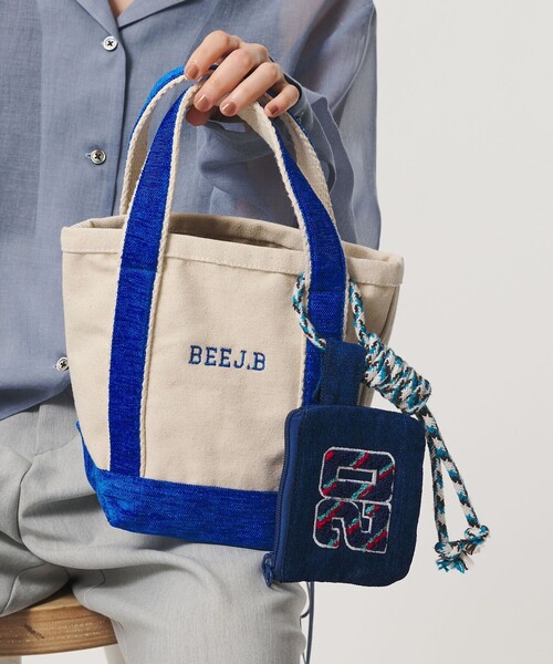 beej(ビージ)の「【別注】<beej>キャンバス タッセル トートバッグ(トートバッグ・レディース・コバルトブルー/ダークブラウン・FREE)」の2枚目の写真