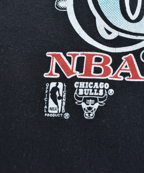 NBA/NFL/NHL/MLB(エヌビーエーエヌエフエルエヌエイチエルエムエルビー)の「【USED】90’ TRENCH “NBA Chicago Bulls/3Peat” バスケ Tシャツ USA製(Tシャツ/カットソー・メンズ・ブラック・XX-LARGE)」の3枚目の写真