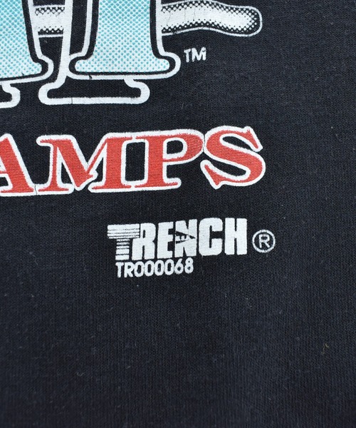 NBA/NFL/NHL/MLB(エヌビーエーエヌエフエルエヌエイチエルエムエルビー)の「【USED】90’ TRENCH “NBA Chicago Bulls/3Peat” バスケ Tシャツ USA製(Tシャツ/カットソー・メンズ・ブラック・XX-LARGE)」の4枚目の写真