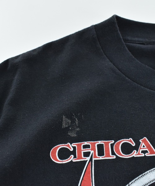 NBA/NFL/NHL/MLB(エヌビーエーエヌエフエルエヌエイチエルエムエルビー)の「【USED】90’ TRENCH “NBA Chicago Bulls/3Peat” バスケ Tシャツ USA製(Tシャツ/カットソー・メンズ・ブラック・XX-LARGE)」の5枚目の写真