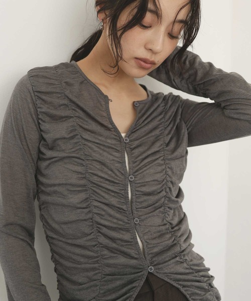 hellam(へラム)の「フロントギャザートップス(Tシャツ/カットソー・レディース・ホワイト/ブラック/チャコール/グレー/イエロー/ブルー・FREE)」の4枚目の写真