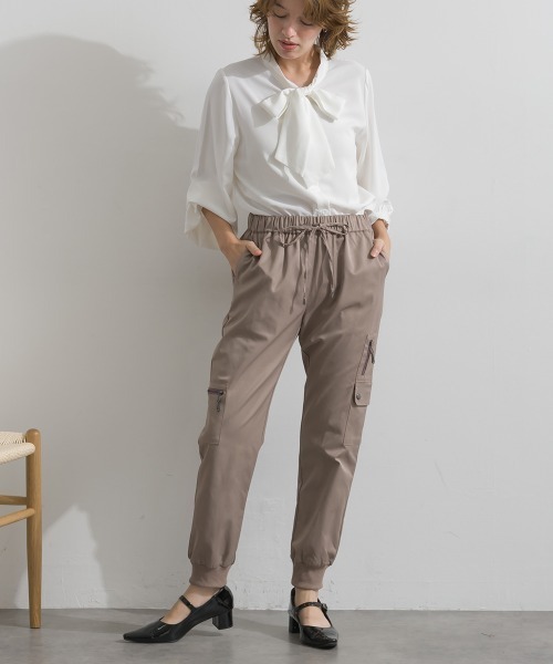 Material（Avenue）（マテリアル）の「【Material】圧縮ツイル ドロストウエスト ワークポケット リブ裾 ジョガー パンツ（カーゴパンツ・レディース・ピンクベージュ/ダークカーキ/ブラック・FREE）」の8枚目の写真